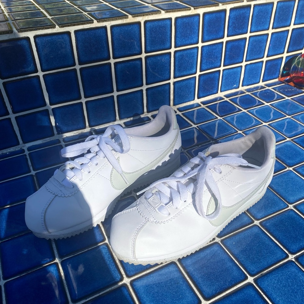 NIKE CORTEZ white and light silver